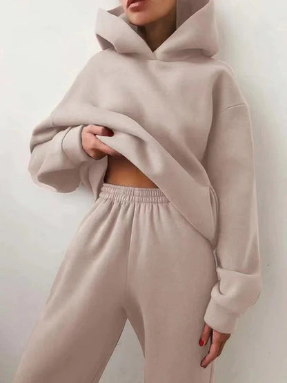 Stay Cozy, Stay Stylish – The Ultimate Two-Piece Tracksuit Set