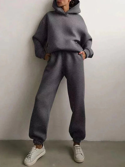 Stay Cozy, Stay Stylish – The Ultimate Two-Piece Tracksuit Set