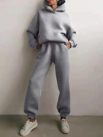 Stay Cozy, Stay Stylish – The Ultimate Two-Piece Tracksuit Set